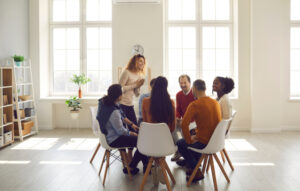 Cómo mejorar tus habilidades sociales y sentirte más segura al relacionarte